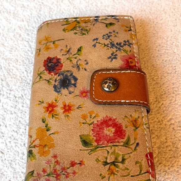 Patricia Nash Chiara Floral Design - Picture 4 of 10